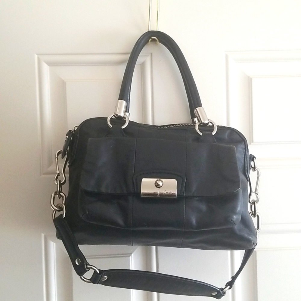 Coach leather shoulder bag black double side zipper top front snap pocket used